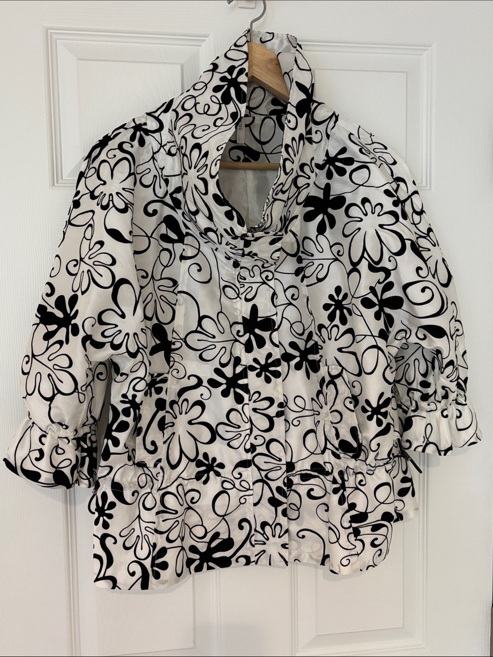 LUNDI full front zipper jacket 3/4 sleeves high neck black & white floral medium